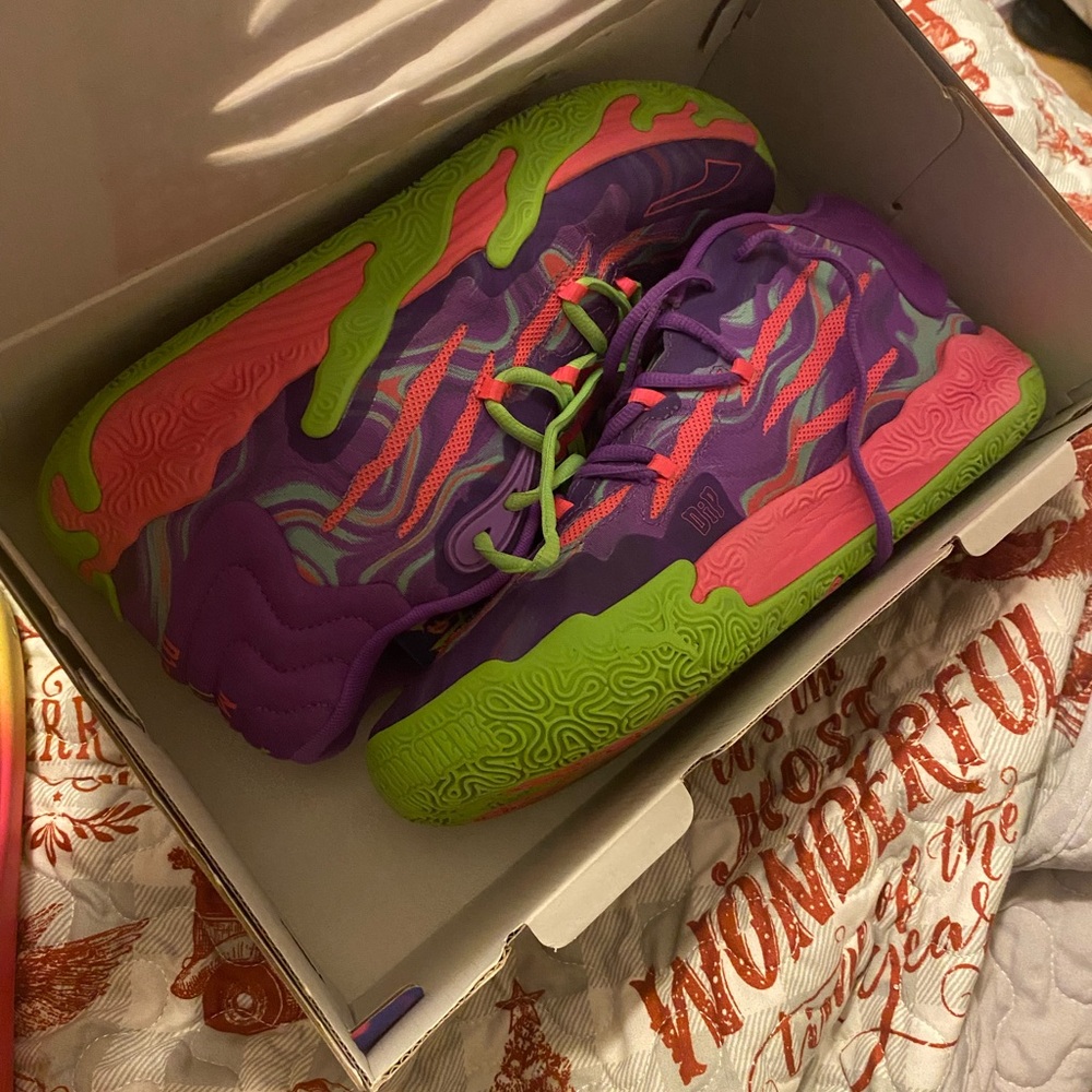 RARE Rick and Morty shoes!! Size 11 in men’s